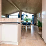 Scandinavian Lakeside Retreat-By Traum Ansager