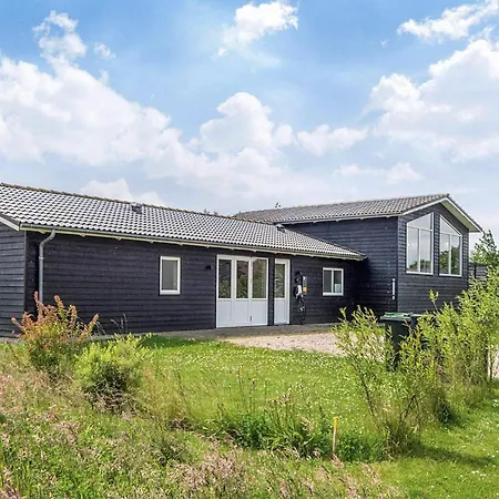 Ferienhaus Scandinavian Lakeside Retreat-By Traum *