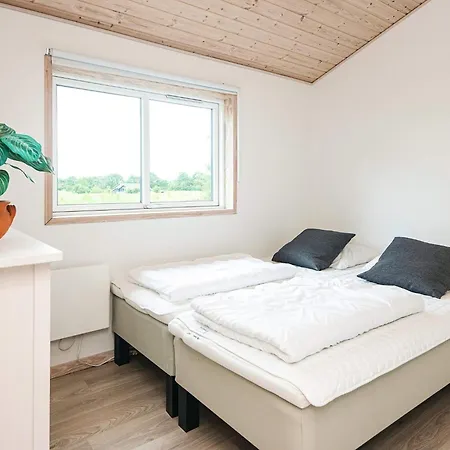 Scandinavian Lakeside Retreat-by Traum