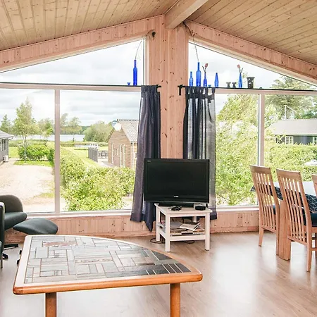 Scandinavian Lakeside Retreat-by Traum * Ansager