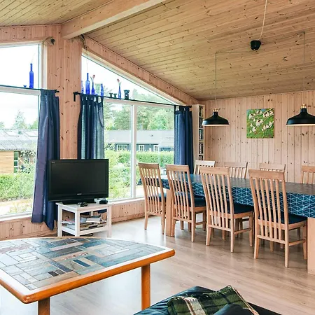 Scandinavian Lakeside Retreat-by Traum Semesterbostad