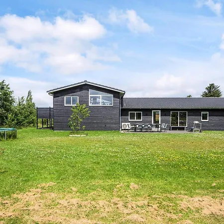 Ferienhaus Scandinavian Lakeside Retreat-By Traum