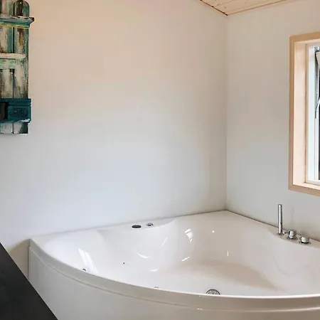 Scandinavian Lakeside Retreat-by Traum Сasa de vacaciones