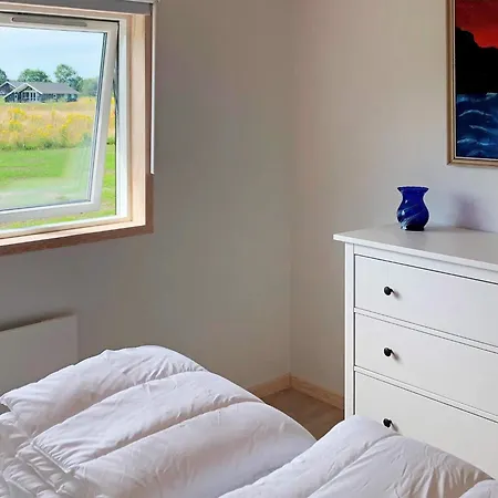 Scandinavian Lakeside Retreat-by Traum Semesterbostad Ansager