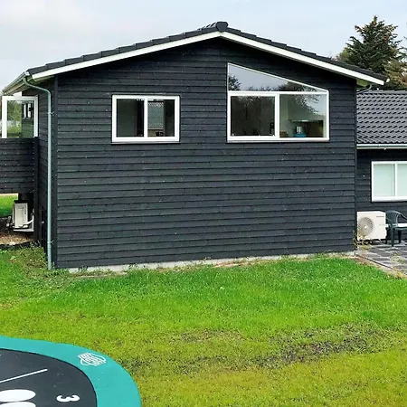 Semesterbostad Scandinavian Lakeside Retreat-by Traum Ansager