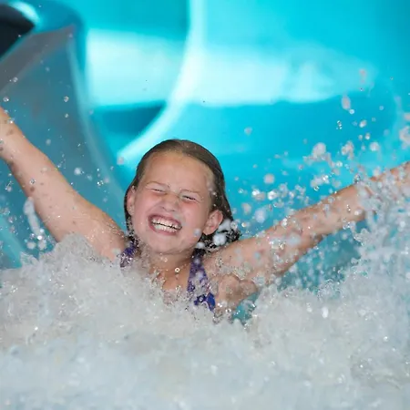 別荘 Scandinavian Lakeside Retreat-by Traum