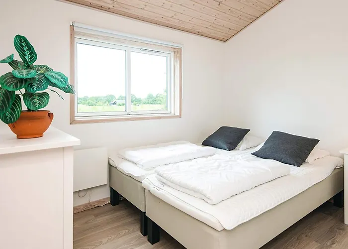 Scandinavian Lakeside Retreat-by Traum